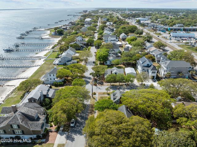 2812 Evans Street, Morehead City, NC 28557