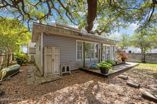 2812 Evans Street, Morehead City, NC 28557