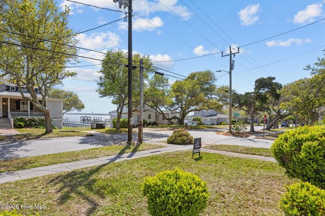 2812 Evans Street, Morehead City, NC 28557