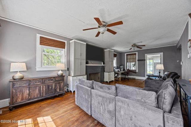 2812 Evans Street, Morehead City, NC 28557