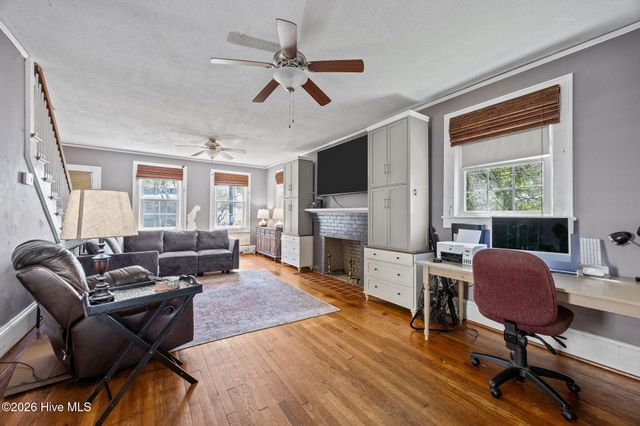 2812 Evans Street, Morehead City, NC 28557