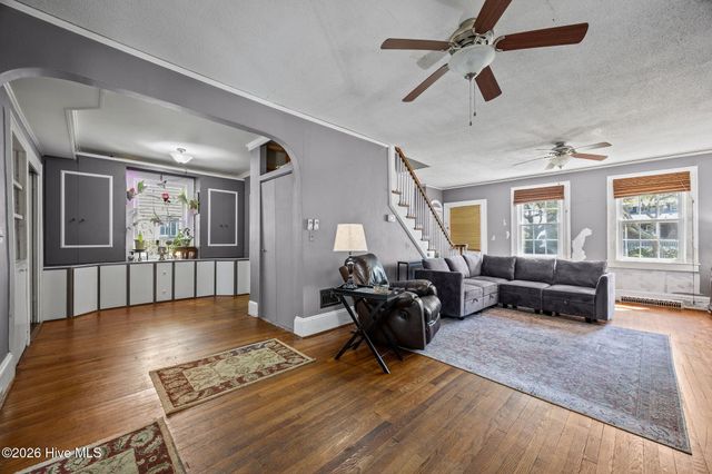 2812 Evans Street, Morehead City, NC 28557