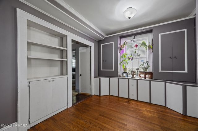 2812 Evans Street, Morehead City, NC 28557