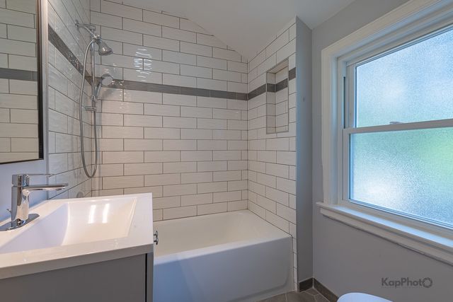 1335 Briar Court, Des Plaines, IL 60018