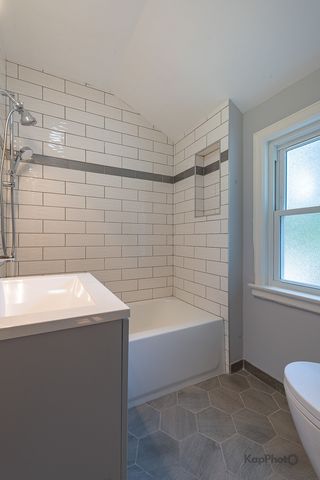 1335 Briar Court, Des Plaines, IL 60018