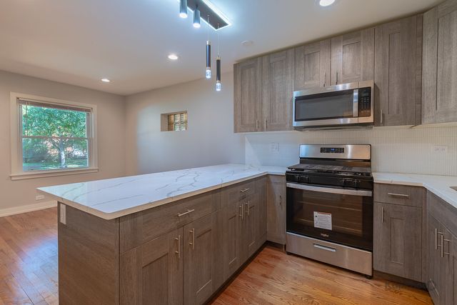 1335 Briar Court, Des Plaines, IL 60018