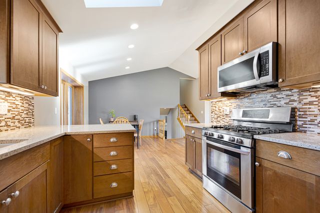 568 PAMELA Court, Gilberts, IL 60136