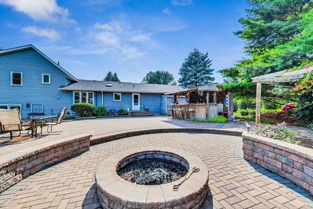 568 PAMELA Court, Gilberts, IL 60136