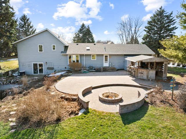 568 PAMELA Court, Gilberts, IL 60136