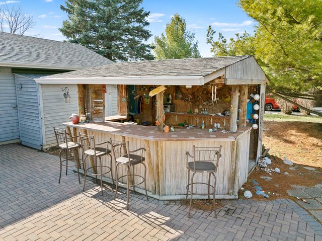 568 PAMELA Court, Gilberts, IL 60136