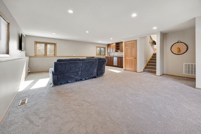 568 PAMELA Court, Gilberts, IL 60136