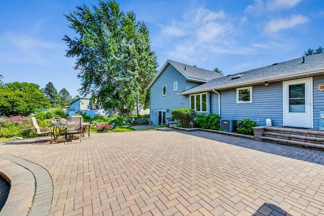 568 PAMELA Court, Gilberts, IL 60136