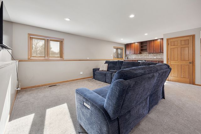 568 PAMELA Court, Gilberts, IL 60136