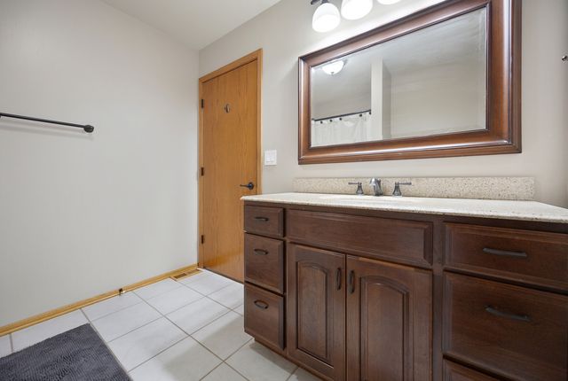 568 PAMELA Court, Gilberts, IL 60136