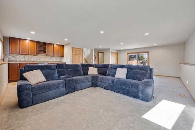 568 PAMELA Court, Gilberts, IL 60136