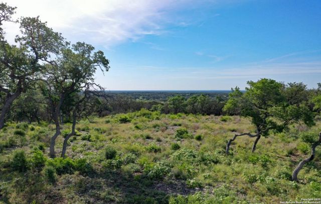 194 Crescent Ridge, Hondo, TX 78861