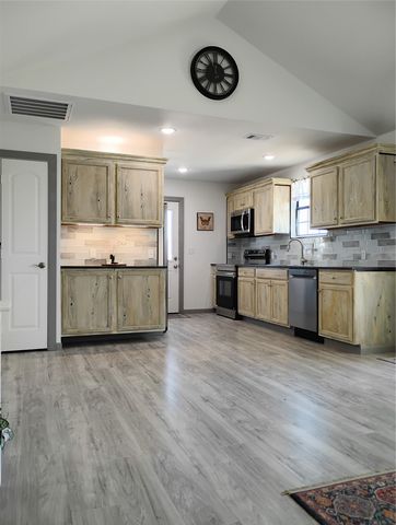 1999 County Road 3103, Edgewood, TX 75117