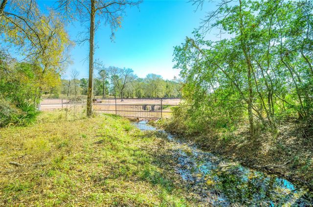 25 Holly Springs Dr, Conroe, TX 77302