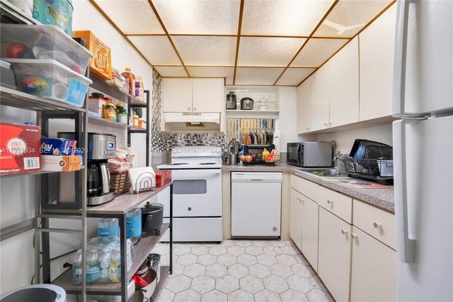 17560 Atlantic Blvd 118, Sunny Isles Beach, FL 33160