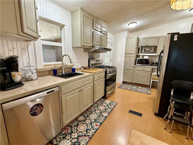 3720 N Hope Road, Golden Valley, AZ 86413