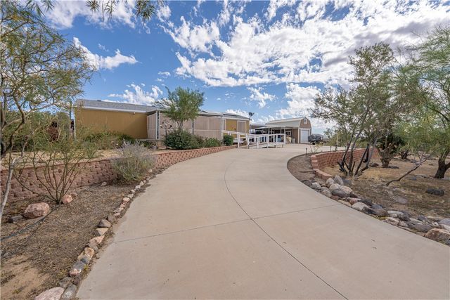 3720 N Hope Road, Golden Valley, AZ 86413