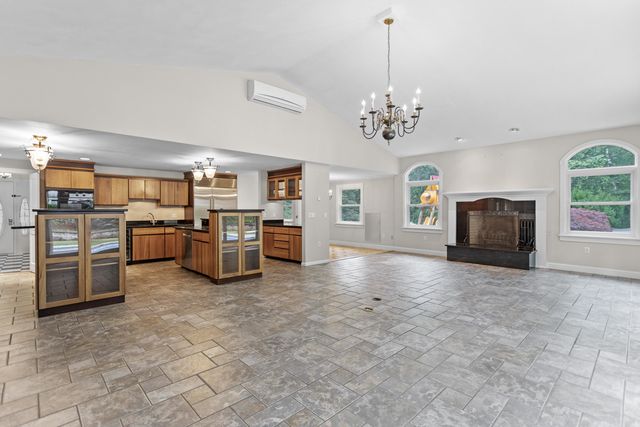 2 Cummings Road, Merrimack, NH 03054