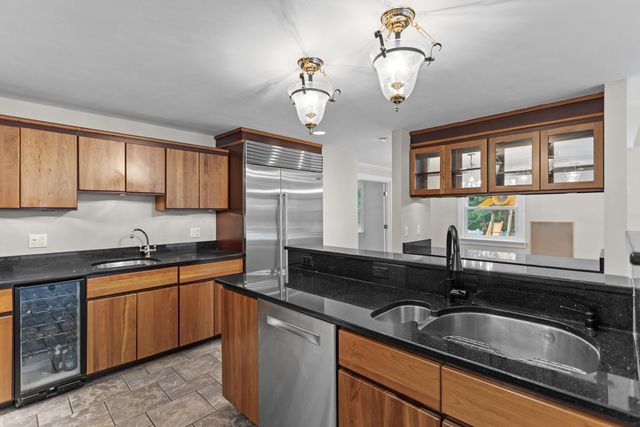 2 Cummings Road, Merrimack, NH 03054