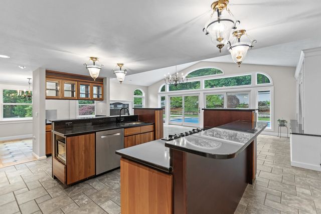 2 Cummings Road, Merrimack, NH 03054
