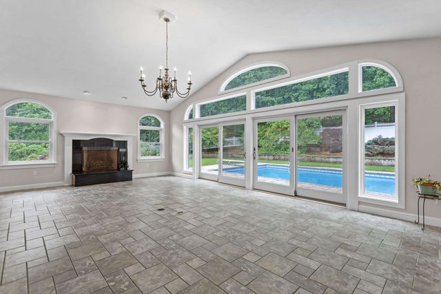2 Cummings Road, Merrimack, NH 03054