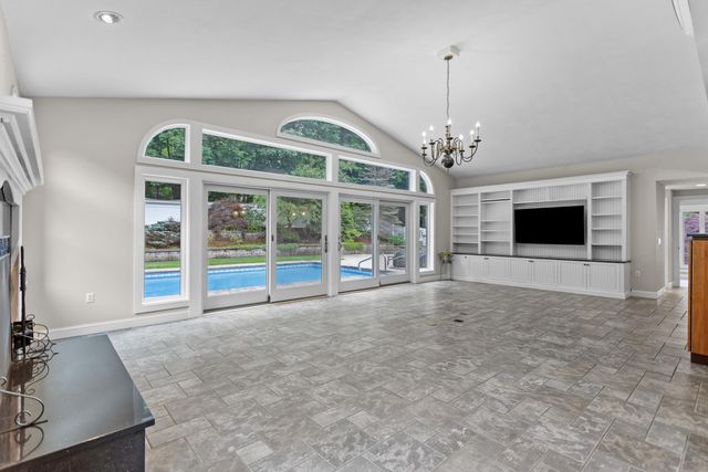 2 Cummings Road, Merrimack, NH 03054