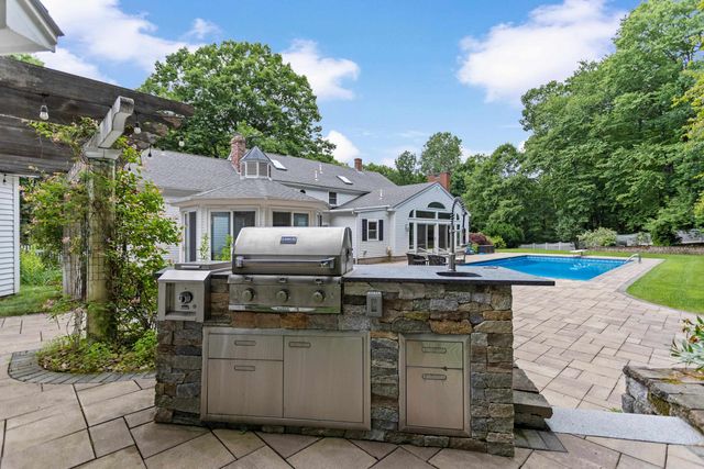 2 Cummings Road, Merrimack, NH 03054