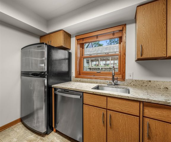 651 N 5th Avenue, Ann Arbor, MI 48104