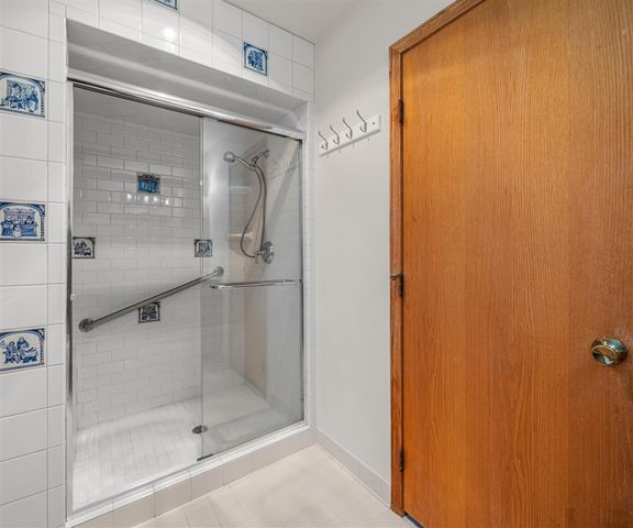 651 N 5th Avenue, Ann Arbor, MI 48104