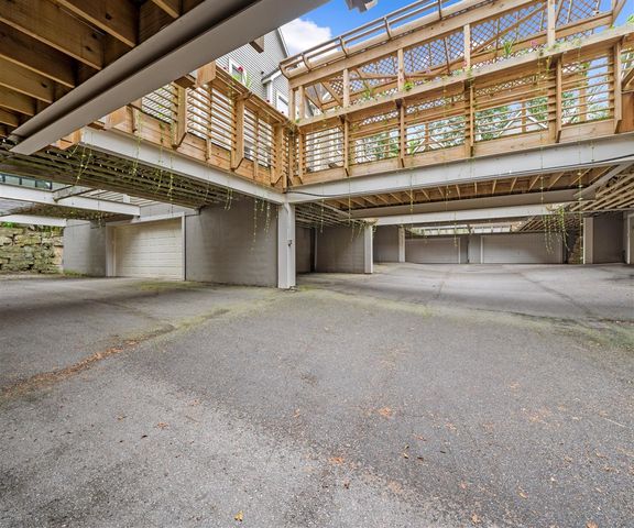 651 N 5th Avenue, Ann Arbor, MI 48104