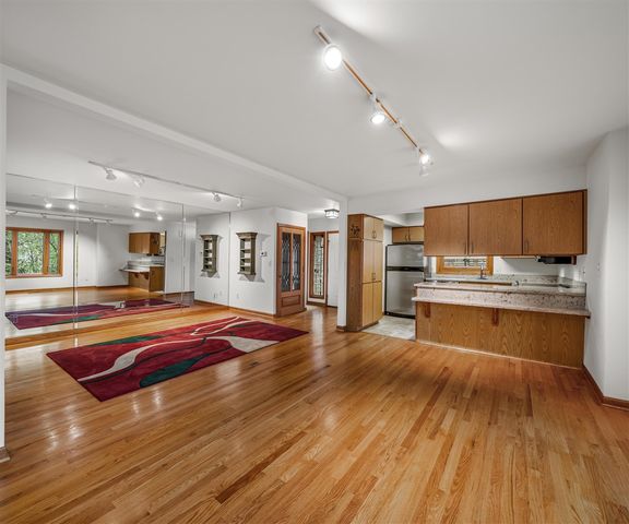 651 N 5th Avenue, Ann Arbor, MI 48104