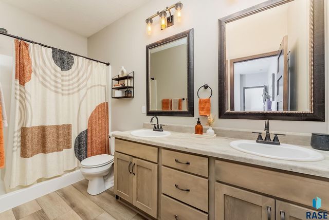 9520 W Keyrell Cir Circle, Sioux Falls, SD 57106