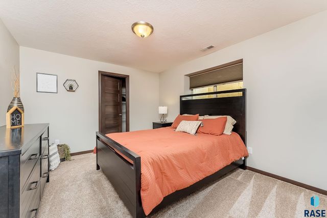 9520 W Keyrell Cir Circle, Sioux Falls, SD 57106