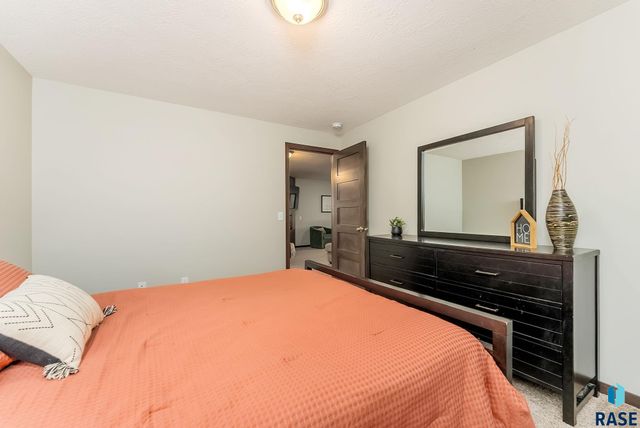 9520 W Keyrell Cir Circle, Sioux Falls, SD 57106