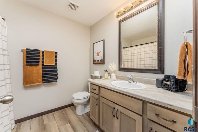 9520 W Keyrell Cir Circle, Sioux Falls, SD 57106