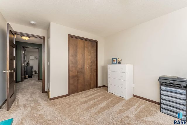 9520 W Keyrell Cir Circle, Sioux Falls, SD 57106