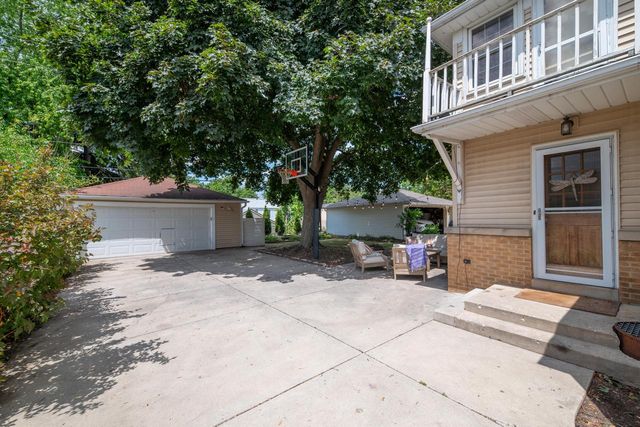 2439 N 81st STREET, Wauwatosa, WI 53213