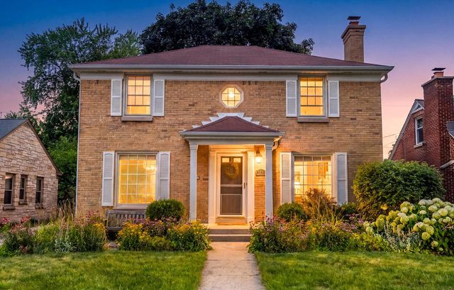 2439 N 81st STREET, Wauwatosa, WI 53213