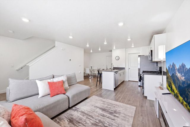 1188 E DOGWATCH DR, Saratoga Springs, UT 84045