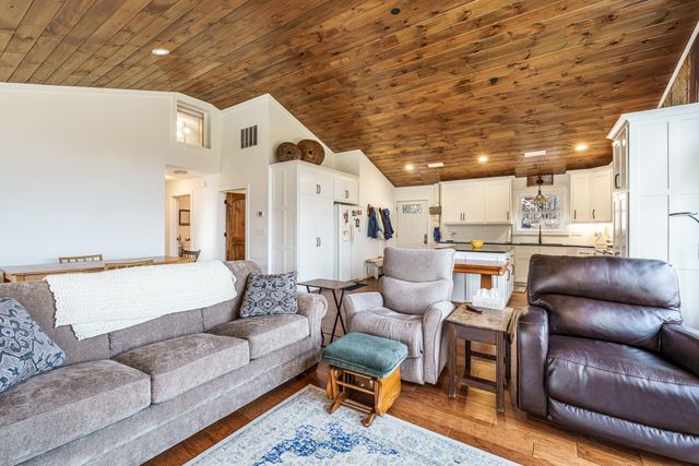 1450 County Road 220, Eureka Springs, AR 72631