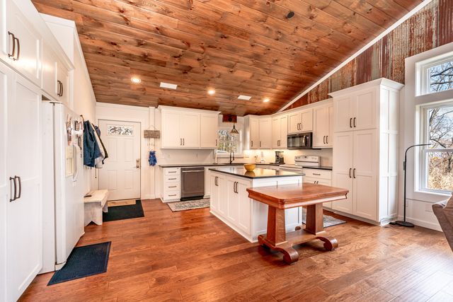 1450 County Road 220, Eureka Springs, AR 72631