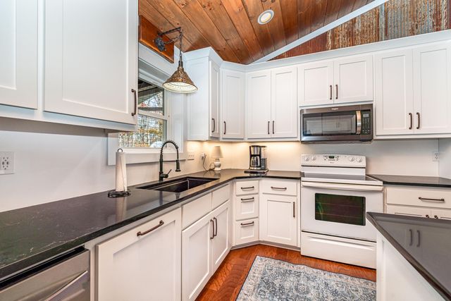 1450 County Road 220, Eureka Springs, AR 72631