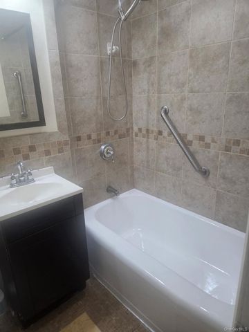 140 35 Beech Ave 4H, Flushing, NY 11355