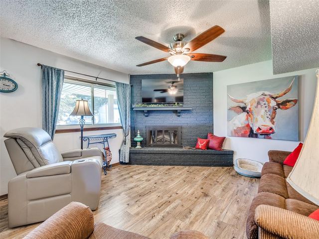 19865 NE 10th Street, Harrah, OK 73045