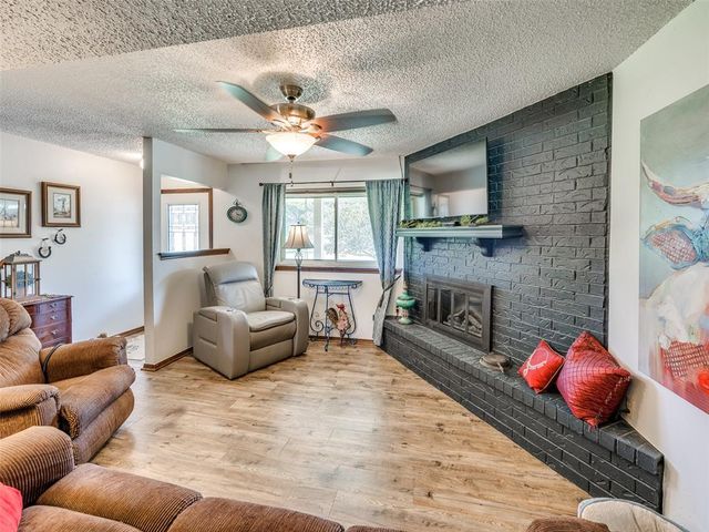 19865 NE 10th Street, Harrah, OK 73045