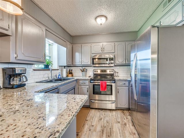 19865 NE 10th Street, Harrah, OK 73045